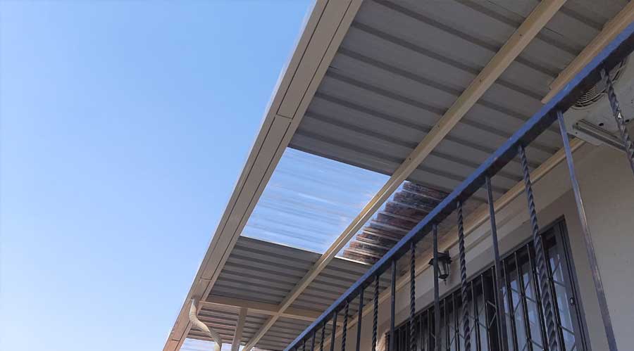 Patio roof with poly carbonate roofing